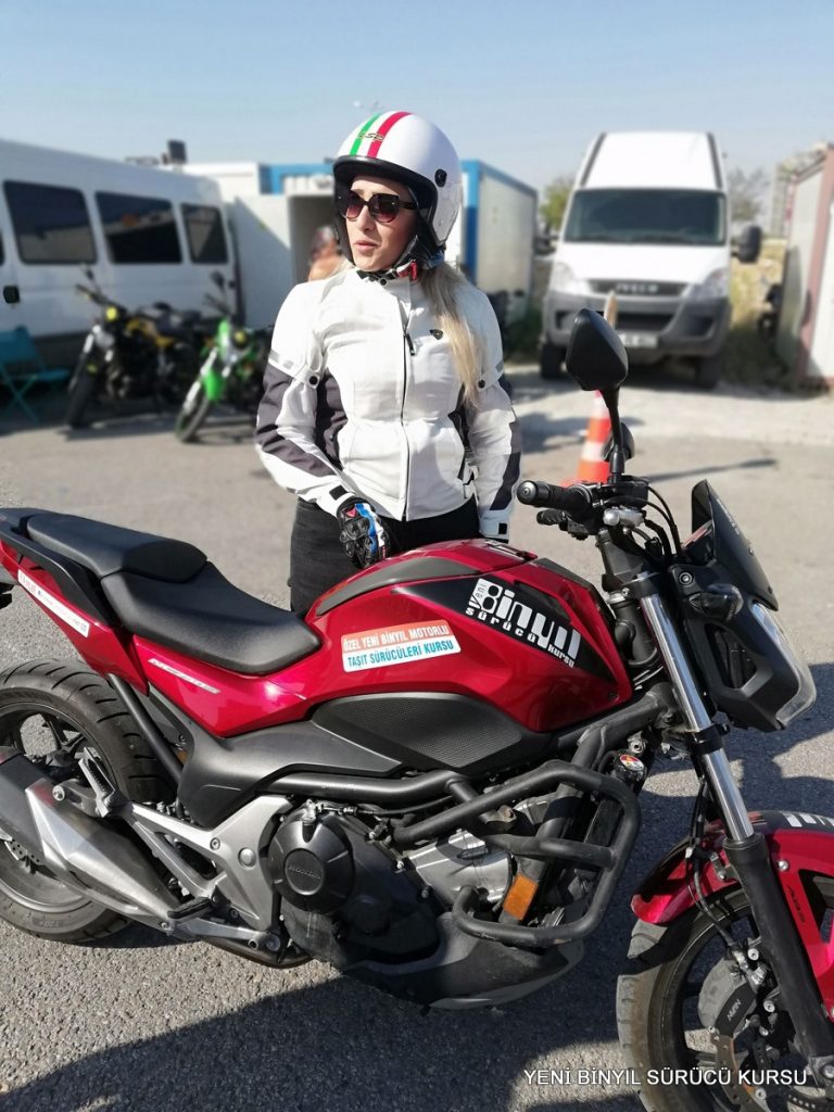 Motosiklet ve Kurs Öğrencisi